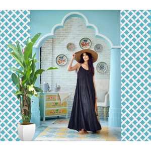 Vestido Gypsy Negro Hecho a Mano por Amorzinho, Diseño Holgado, Rayón Ecológico, Transpirable, Cintura Natural, Elegante y con Estilo Desenfadado - Product Image 2