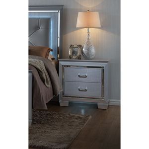 Comodino moderno stile Glam In legno massello con due cassetti luce notturna In argento con finitura coccodrillo mobili per camera da letto 1 pz - Product Image 1