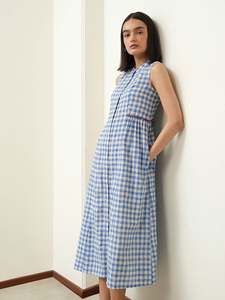 Robe midi sans manches à carreaux bleus, boutonnée sur le devant, col chemise, décontractée, en coton tissé respirant, coupe droite, ourlet droit, pour l'été - Product Image 2