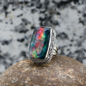 Anillo de Ammolita Plateada Hecho a Mano con Piedra Iridiscente Vibrante - Product Image 5
