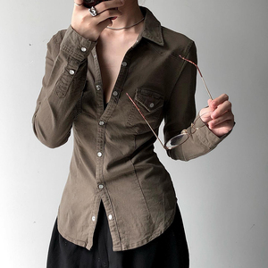 Camisa de mezclilla estilo vintage americano con cuello plisado para mujer, corte ajustado, abotonada, manga larga, top de moda estructurado y entallado. - Product Image 2