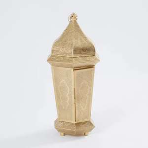 Nuevo y elegante diseño de farol de hierro color dorado, estilo marroquí, tamaño y forma personalizados, farol colgante para hotel y restaurante. - Product Image 2