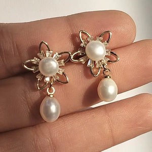 Boucles d'oreilles pendantes en perles d'eau douce, motif floral, plaquées or, en laiton anti-ternissement, pour femmes - Product Image 1