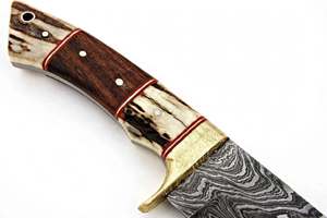 Couteau utilitaire d'extérieur à lame fixe en acier Damas fait main avec manche en corne de cerf et bois de rose - Product Image 2