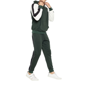 Conjunto Deportivo Clásico para Hombre con Apariencia Elegante, Costuras Duraderas y Sensación Cómoda para Entrenamiento y Ejercicio - Product Image 4