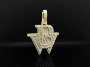 จี้รูปอักษร RB ประดับคริสตัลและเพชร CZ รูปอินฟินิตี้ ดีไซน์ Ice Legacy Custom  วัสดุสแตนเลสสตีล  สไตล์ฮิปฮอป  เหมาะสำหรับทั้งชายและหญิง  เป็นของขวัญ - Product Image 3