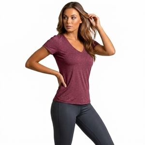 T-shirt tendance pour femme, col en V, coupe décontractée, coton doux, élégant, décontracté, à porter tous les jours - Product Image 1