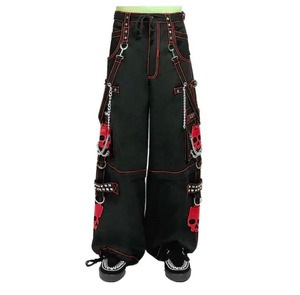 Pantalon Harem Noir Style Punk pour Homme avec Chaînes Têtes de Mort Rouges, Multiples Poches, Taille Élastique et Cordon de Serrage – Tendance Automne - Product Image 1