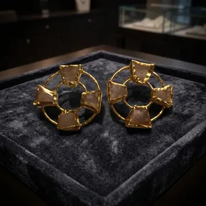 Boucles d'oreilles clous géométriques en laiton plaqué or 18 carats avec pierres de quartz, bijoux vintage pour femmes, pour les occasions spéciales - Product Image 3