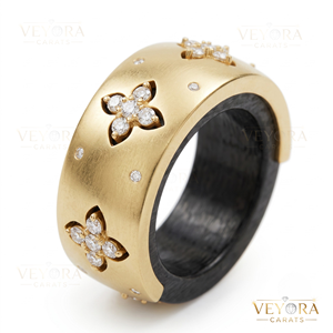 Sofisticado anillo de moissanita con diseño de cuatro hojas, elaborado en plata de ley 925 maciza como un anillo decorativo de lujo. - Product Image 3