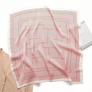 Bufanda de Diseño de Lujo a Cuadros, Suave Cachemira, Chal Largo de Invierno con Flecos - Product Image 3