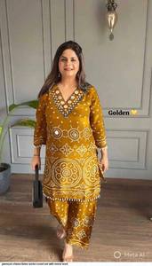Salwar Kameez en soie chinon imprimée pour femmes, travail artisanal lourd |   Traditionnel, longueur genou |   Slim Fit |   Séchage rapide |   Vêtements ethniques pour la fête de Diwali - Product Image 3
