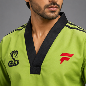 Combinaison de taekwondo Performance double V conçue avec un tissu léger, une coupe flexible et un confort respirant pour la pratique des arts martiaux. - Product Image 5
