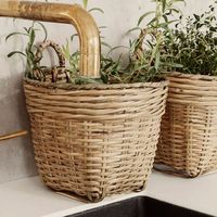 TRUNGHOA Mini panier suspendu en bambou tissé à la main de style traditionnel rustique pour le stockage Fournisseur en gros du Vietnam