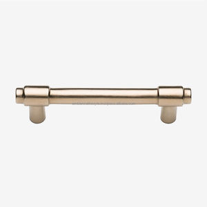 Elegante tirador de metal para gabinetes, diseñado para gabinetes de cocina contemporáneos, cajones, armarios y un estilo interior sofisticado. - Product Image 2