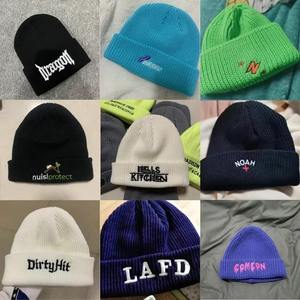 Bonnet tricoté personnalisé OEM unisexe, chaud pour l'hiver, en acrylique, avec logo brodé, vente en gros - Product Image 5