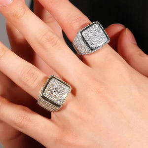 Anillo de sello Moissanite Iced Out chapado en oro con estilo de diamantes pavé, joyería de lujo Hip Hop llamativa para hombres y mujeres - Product Image 5