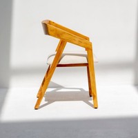 Chaise de salle à manger Vandana Zentrix Radiant avec un design ergonomique moderne et un confort premium