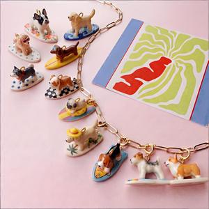 Colgante personalizado en stock para collar DIY, con diseños de perros de playa y surf (Bulldog Francés, Golden Retriever), fabricado al vacío en horno. - Product Image 4