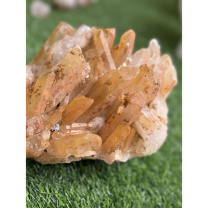 Cristal de quartz himalayen de haute qualité en forme de grappe de mangues, pierre naturelle pour la décoration intérieure et les collectionneurs - Product Image 2