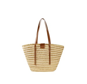 Transforma tu look para el clima cálido con este encantador bolso de hilo natural diseñado para viajes a la playa sin esfuerzo y salidas con estilo. - Product Image 1