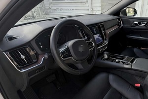 S60 R/ge T8 Plus Black Edition 2023 USADO EN PERFECTAS CONDICIONES, Híbrido Enchufable de 455 hp, Tracción en las Cuatro Ruedas, Volante a la Izquierda, Automático, 7 Plazas - Product Image 6