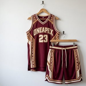 Ensemble d'uniformes de basketball personnalisés bordeaux, crème et or – Maillots et shorts – Vêtements de sport en gros pour équipes – Fabricant d'articles de sublimation pour équipes - Product Image 3