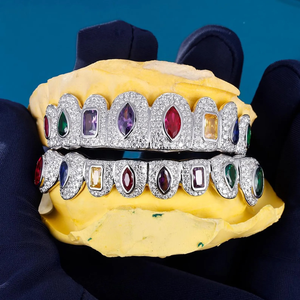 Joyería Hip Hop de Lujo: Grillz Dentales Personalizados de Plata 925 Bañada en Oro con Moissanita Iced Out, Certificado IGI, Engaste de Canal - Product Image 1