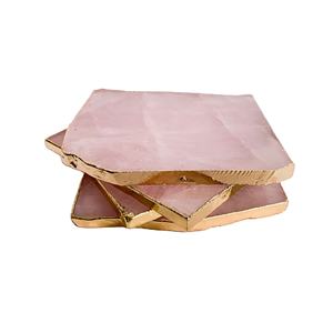 Sous-verres carrés en quartz rose Sous-verres en agate naturelle avec bordure Placage doré Acheter en ligne auprès des exportations de cristaux Amayra - Product Image 1