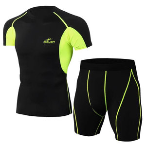 Ensemble de shorts de compression sur mesure avec tissu à séchage rapide et construction flexible - Product Image 1