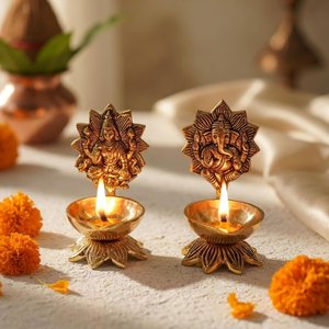 Lampe à huile en laiton Lakshmi Ganesh pour Puja Mandir Art Déco Diwali Deepak - Product Image 3