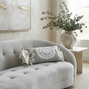 Housse de coussin cylindrique de luxe en coton ajouré floral orné, avec nœuds élégants et bordure festonnée - Product Image 1
