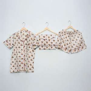 Hermoso y elegante conjunto de pijama corto de algodón hecho a mano en India, con estampado digital vintage, suave, para dormir, para mujer, primavera-verano - Product Image 3