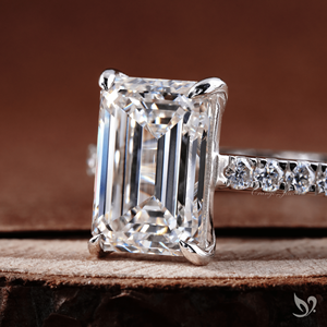 Anillo de Compromiso de Lujo con Diamante Cultivado en Laboratorio de Corte Esmeralda de 3CT, Banda Pavé Tipo Catedral, Certificado IGI, Oro Blanco de 10K, Aniversario, Boda - Product Image 3
