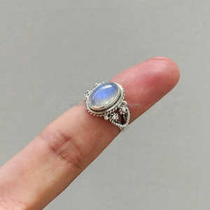 Anillo de plata esterlina sólida 925, anillo de plata hecho a mano, anillo bohemio, anillo de piedra lunar de Fuego Azul - Product Image 1