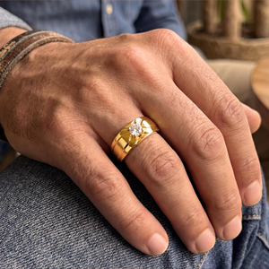 Bague solitaire pour homme Imperial Titan, luxe, or jaune 18 carats, diamant solitaire pour homme, diamant taille brillant rond - Product Image 2