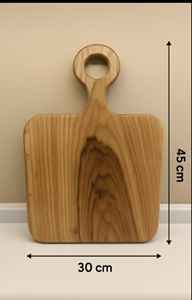 Planche de service en bois de noyer faite à la main 45cm x 30cm, planche à découper en bois massif avec trou de poignée rond, planche de cuisine à grain de bois - Product Image 2