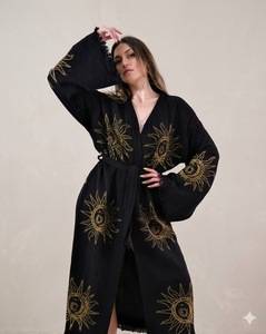 Robe Kimono Bohème Noire Brodé Écologique pour Femme, Manches Longues, Col en V, Coupe Ample, Longueur Genou, Tenue Décontractée - Product Image 3