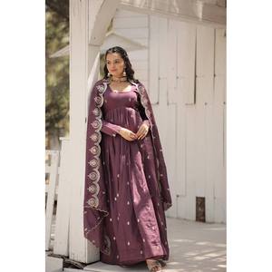 Robe Salwar Kameez de soirée taille XL avec broderies de paillettes pour un look scintillant - Product Image 4