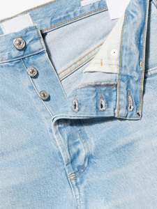 Shorts Bermuda Femme Taille Haute en Coton Délavé Bleu Clair, Fermeture Boutonnée, Ourlet Effiloché, Style Décontracté - Product Image 4