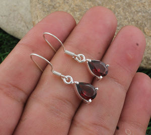 ต่างหูทรงหยดน้ำพลอยโกเมนแดงธรรมชาติ เงินแท้ 925 เครื่องประดับหรูหราสำหรับผู้หญิง พลอยประจำเดือนมกราคม โกเมนโมซัมบิก ขายส่ง - Product Image 3