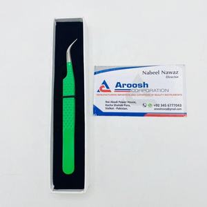 Pince à épiler professionnelle en acier inoxydable massif, courbe en J, avec pointe en fibre à prise diamantée, couleur verte, durable et éco-responsable, pour la vente en gros - Product Image 5