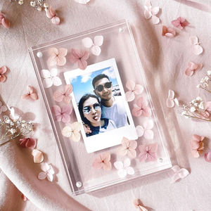 Cadre photo en résine florale de luxe avec détails artistiques faits à la main pour des occasions de cadeaux spéciales - Product Image 6