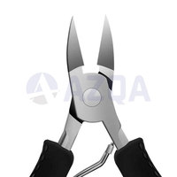Coupe-ongles en acier inoxydable avec poignées ergonomiques noires et double ressort pour soins des ongles et pédicure professionnels