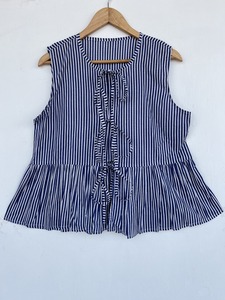 Blusa sin mangas a rayas azul marino estilo bohemio para mujer con lazo frontal, cuello redondo y diseño de peplum holgado acampanado - Product Image 1