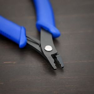 Pince à sertir pour bijoux OEM, poignée personnalisable, outil manuel de précision pour la sertissage de perles, fournisseur d'usine en gros - Product Image 1