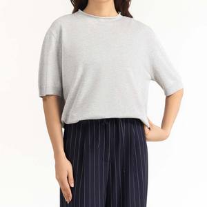 T-shirt en coton écologique fabriqué au Pakistan, col rond, coupe décontractée unique pour femmes, t-shirt gris en tricot, manches courtes, chic et décontracté - Product Image 1