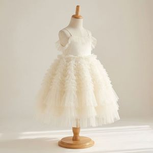 Vestido de niña de las flores opulento y caprichoso de color marfil con volantes, tirantes finos, tul en capas, estilo princesa, para bodas y cumpleaños, de boutique - Product Image 1