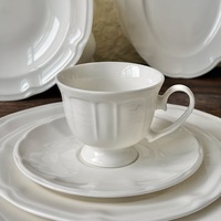 Assiettes et bols ovales élégants en porcelaine blanche, bord festonné gaufré, durables, sans BPA, étanches, compatibles micro-ondes et lave-vaisselle