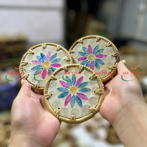 Sous-verres en bambou tissé avec incrustations de coquillages faits à la main, décoration d'intérieur de luxe, fournisseur en gros au Vietnam - Product Image 1